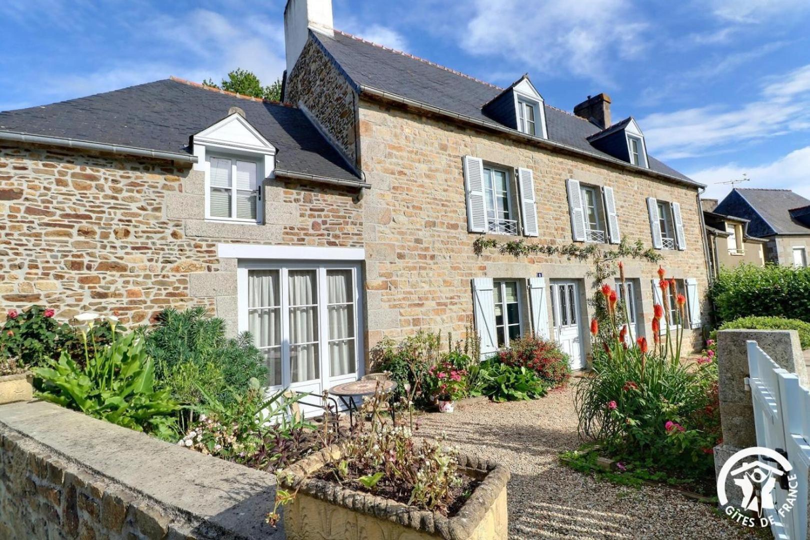 Le Jardin De Quercus Bed and Breakfast Bazouges-la-Pérouse Buitenkant foto