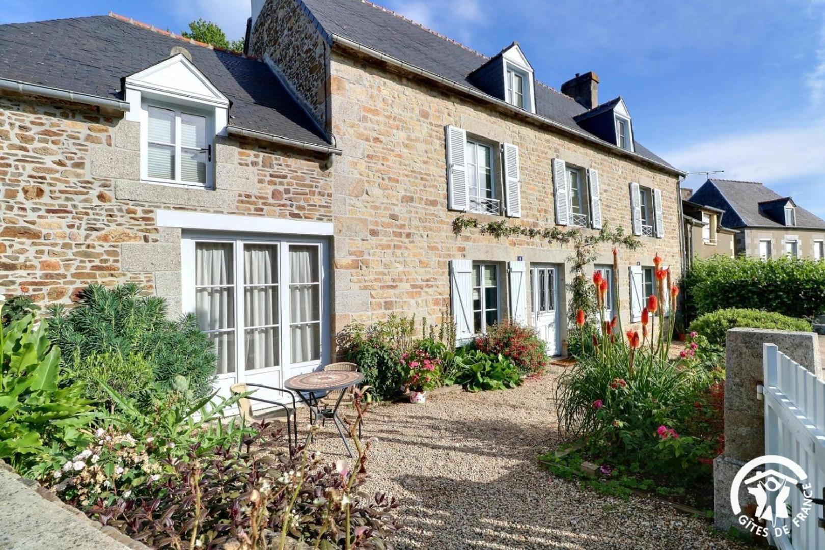 Le Jardin De Quercus Bed and Breakfast Bazouges-la-Pérouse Buitenkant foto